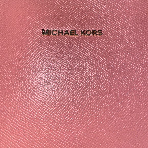 FINAL MARKDOWN! MICHAEL KORS - Voyager Crossgrain Leather Tote, Pink, Medium - Picture 3 of 16